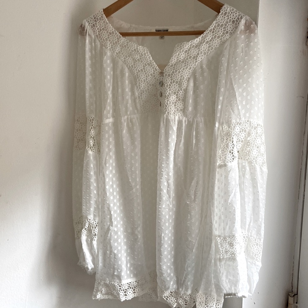 Lace blouse cut detail neckline NWT